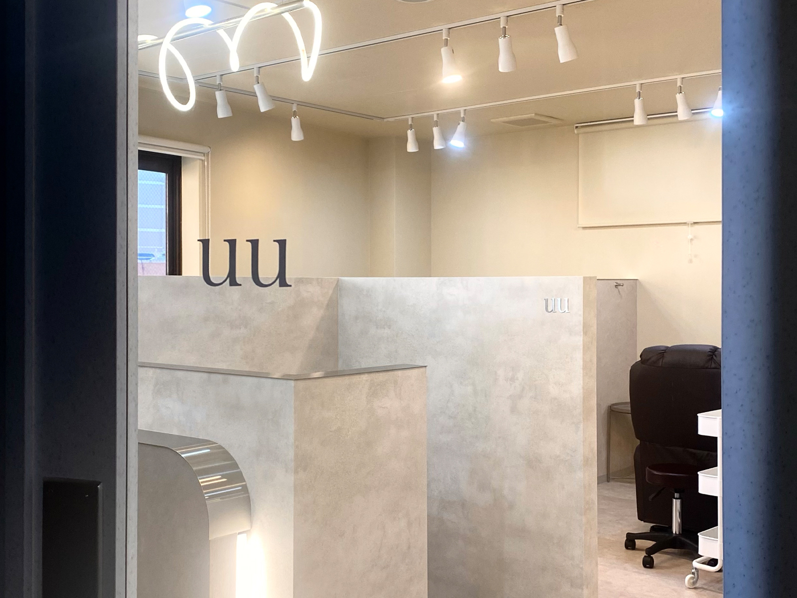 【まつげサロン】uu 高崎店｜設計・施工例｜八百板工芸有限会社